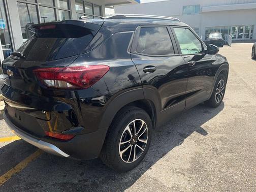 Mosaic Black Metallic 2025 Chevrolet Trailblazer LT