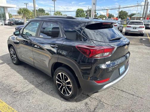 Mosaic Black Metallic 2025 Chevrolet Trailblazer LT