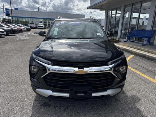 Mosaic Black Metallic 2025 Chevrolet Trailblazer LT
