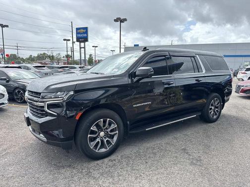 2023 Chevrolet Suburban LT