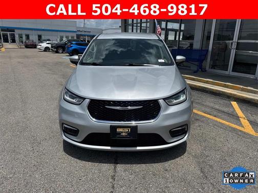 2023 Chrysler Pacifica Touring-L