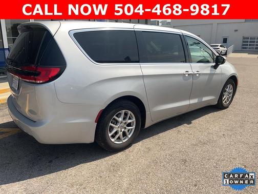 2023 Chrysler Pacifica Touring-L