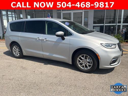 2023 Chrysler Pacifica Touring-L