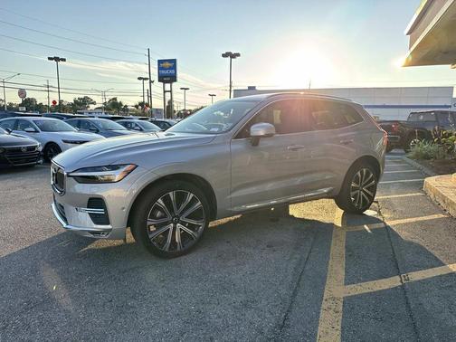2023 Volvo XC60 B5 Ultimate Bright Theme