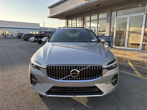 2023 Volvo XC60 B5 Ultimate Bright Theme