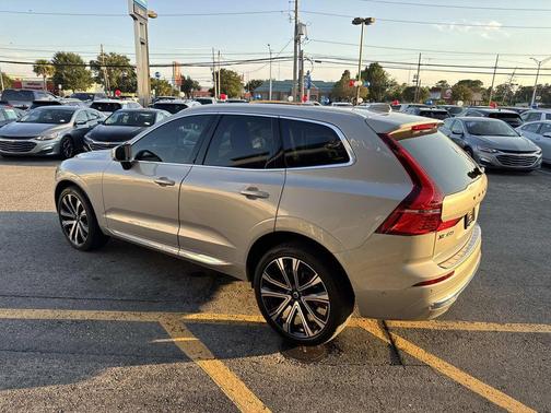 2023 Volvo XC60 B5 Ultimate Bright Theme