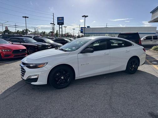 Summit White 2023 Chevrolet Malibu 1LS