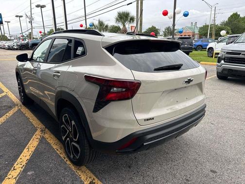 White Sand 2026 Chevrolet Trax 2RS