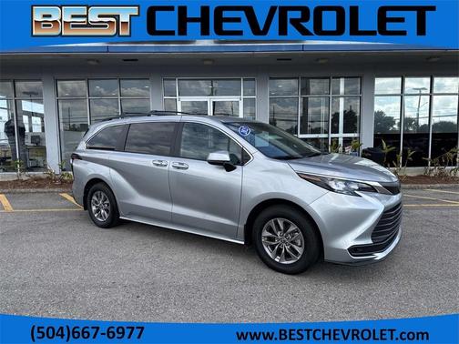 2025 Toyota Sienna LE