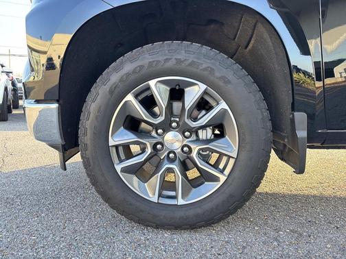 Black 2025 Chevrolet Silverado 1500 LT