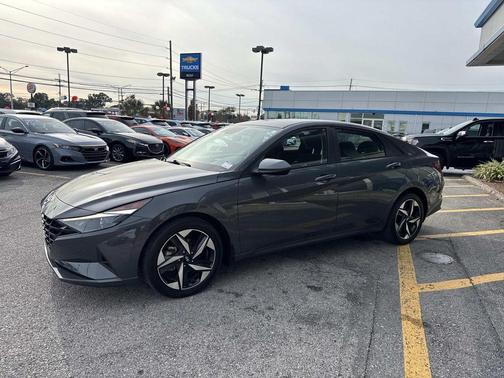 2023 Hyundai ELANTRA SEL