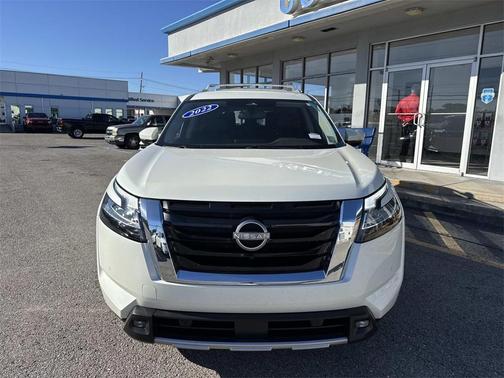 2022 Nissan Pathfinder SL