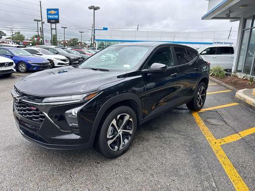 Mosaic Black Metallic 2024 Chevrolet Trax 1RS