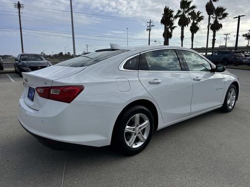 Summit White 2024 Chevrolet Malibu LT