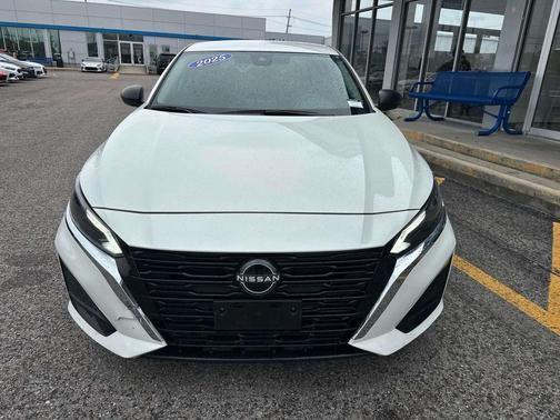 Glacier White 2025 Nissan Altima S