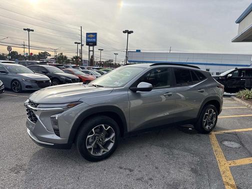 2025 Chevrolet Trax LT