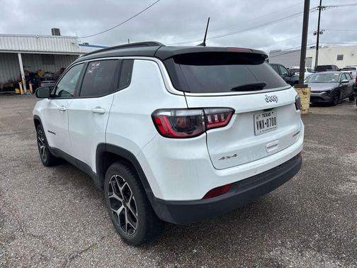 Bright White Clearcoat 2025 Jeep Compass Limited