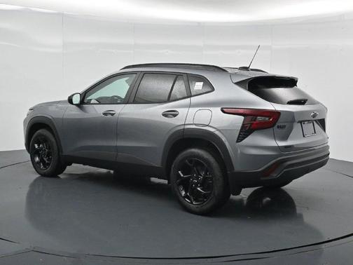 Sterling Gray Metallic 2026 Chevrolet Trax LT