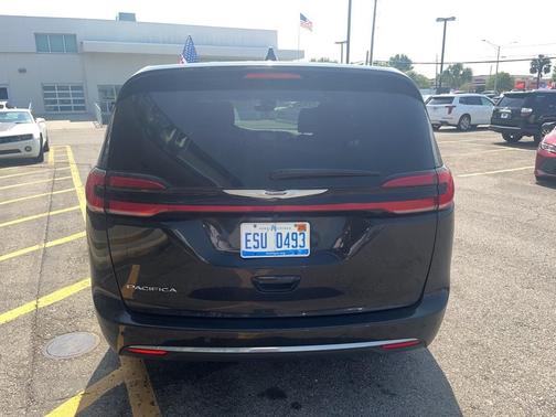2023 Chrysler Pacifica Touring-L