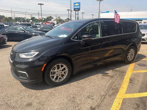 2023 Chrysler Pacifica Touring-L