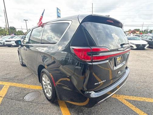 2023 Chrysler Pacifica Touring-L