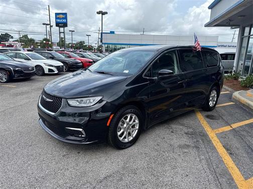 2023 Chrysler Pacifica Touring-L