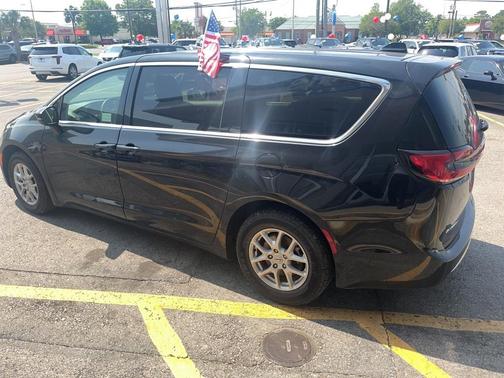 2023 Chrysler Pacifica Touring-L