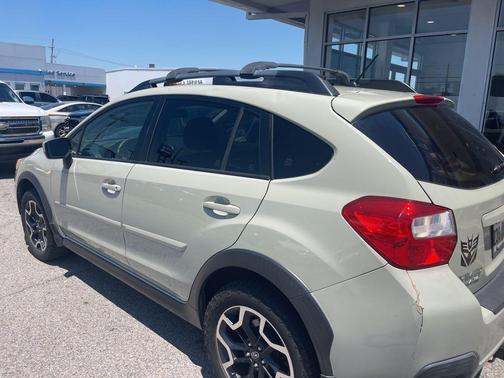 Desert Khaki 2017 Subaru Crosstrek 2.0i Premium