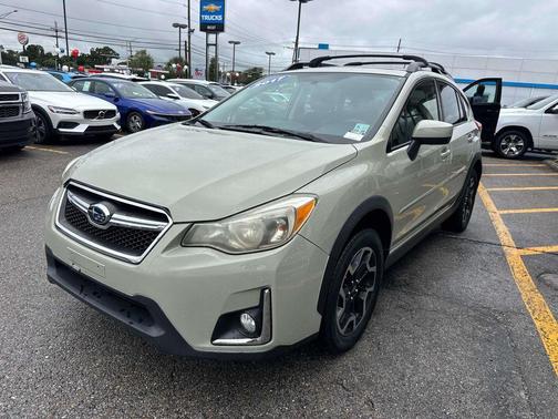 Desert Khaki 2017 Subaru Crosstrek 2.0i Premium