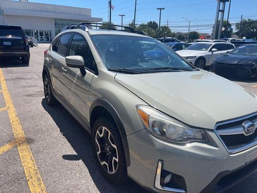 Desert Khaki 2017 Subaru Crosstrek 2.0i Premium
