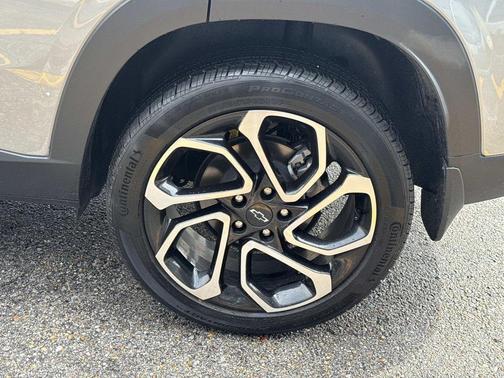 Sterling Gray Metallic 2025 Chevrolet Trax 2RS