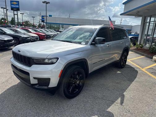 2023 Jeep Grand Cherokee L Laredo