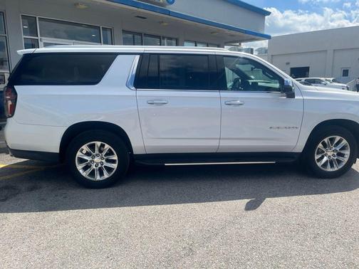 Iridescent Pearl Tricoat 2021 Chevrolet Suburban Premier