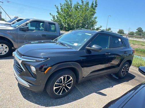 Mosaic Black Metallic 2025 Chevrolet Trailblazer LT