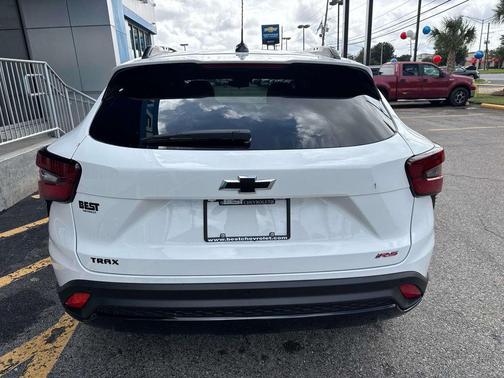Summit White 2026 Chevrolet Trax 2RS