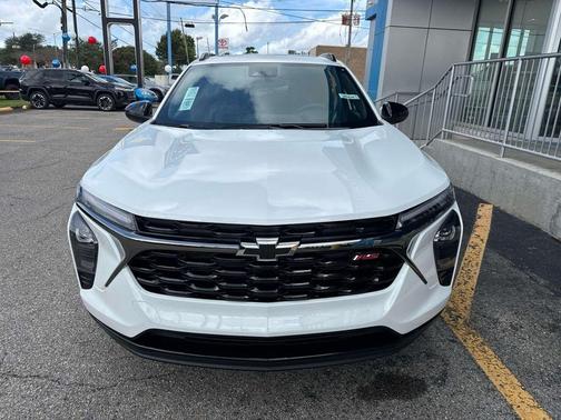 Summit White 2026 Chevrolet Trax 2RS