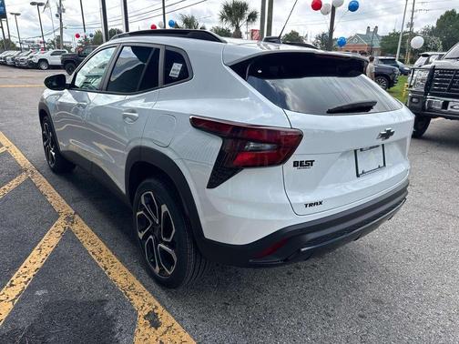 Summit White 2026 Chevrolet Trax 2RS