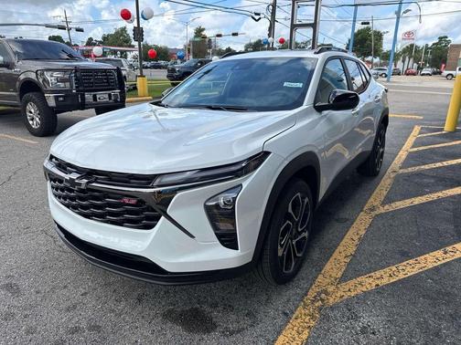 Summit White 2026 Chevrolet Trax 2RS