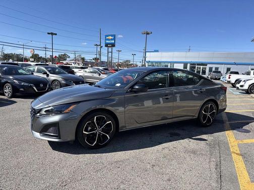 2025 Nissan Altima SR