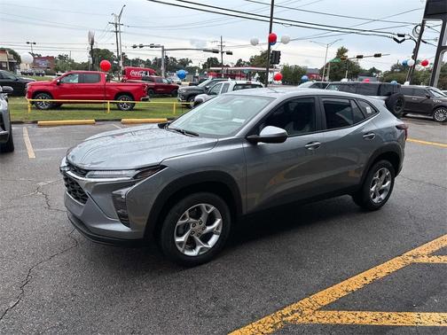 2025 Chevrolet Trax LS
