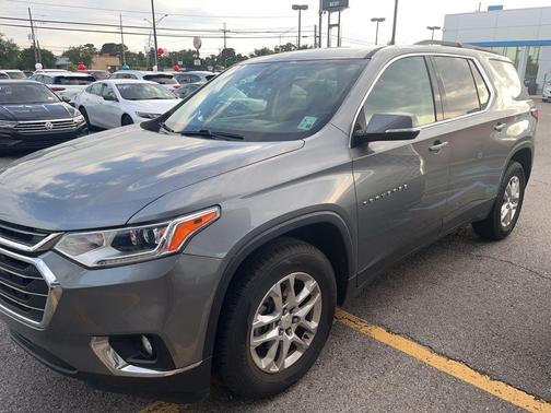 Satin Steel Metallic 2020 Chevrolet Traverse LT Cloth