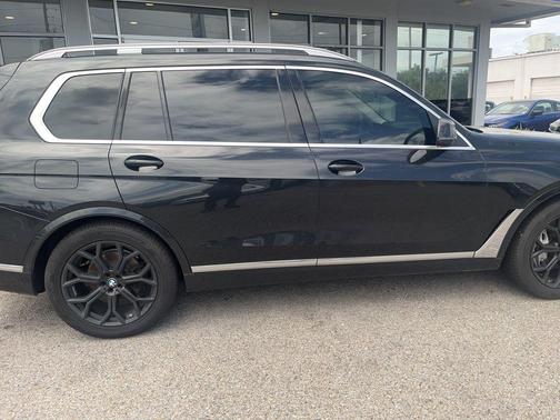 Black Sapphire Metallic 2023 BMW X7 xDrive40i