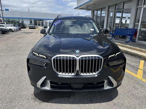 Black Sapphire Metallic 2023 BMW X7 xDrive40i