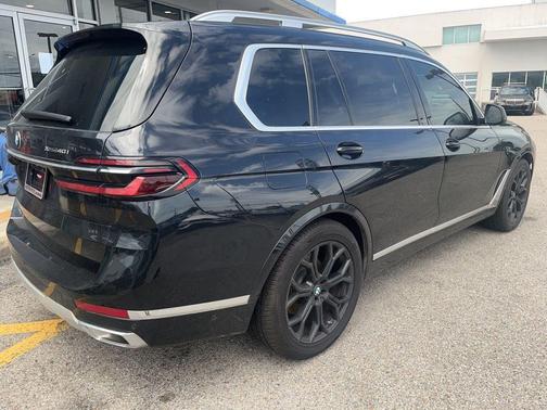 Black Sapphire Metallic 2023 BMW X7 xDrive40i