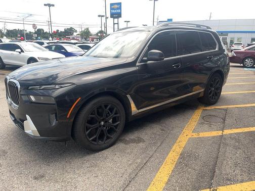 Black Sapphire Metallic 2023 BMW X7 xDrive40i