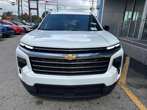 Summit White 2026 Chevrolet Traverse LT