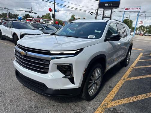 Summit White 2026 Chevrolet Traverse LT
