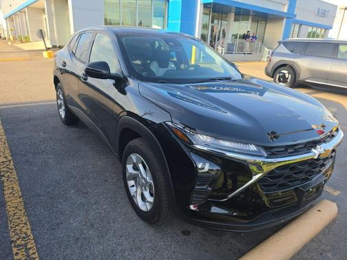 Black Metallic 2025 Chevrolet Trax LS