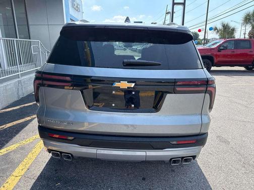 Sterling Gray Metallic 2026 Chevrolet Traverse LT