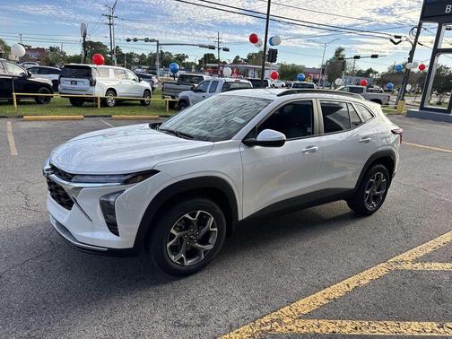 Summit White 2026 Chevrolet Trax LT